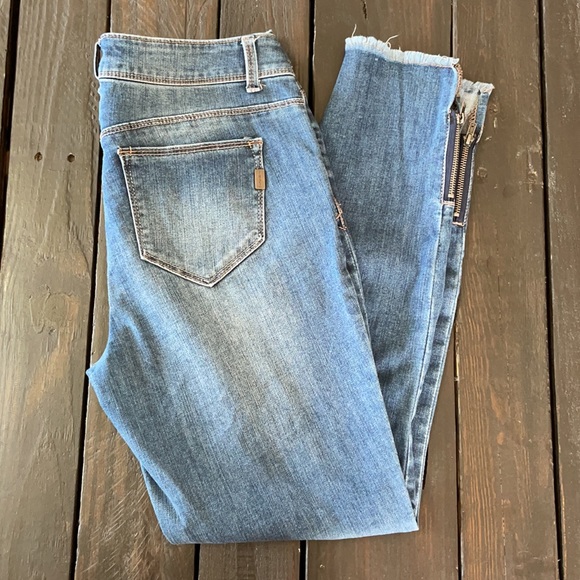 EUC Distressed Step Hem Ankle Jeans - Picture 6 of 6